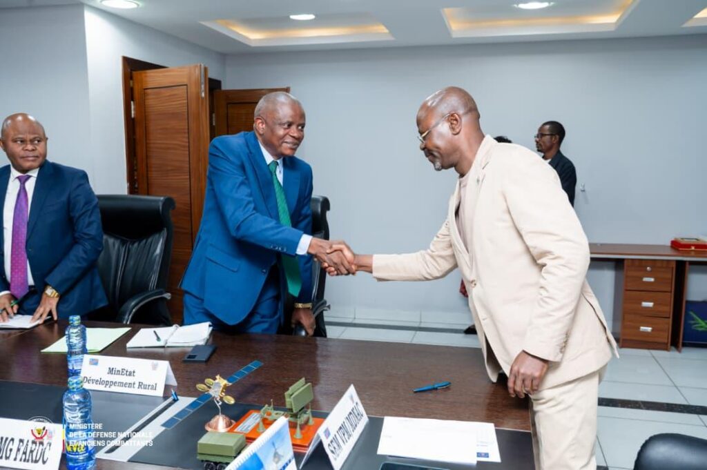 Mbororo-Min-Defense-et-Dev-Rural-1024x681 Nord-Ubangi : Le VPM Guy Kabombo opte pour le redéploiement militaire aux fins de contrer les Mbororo à la base de l’insécurité