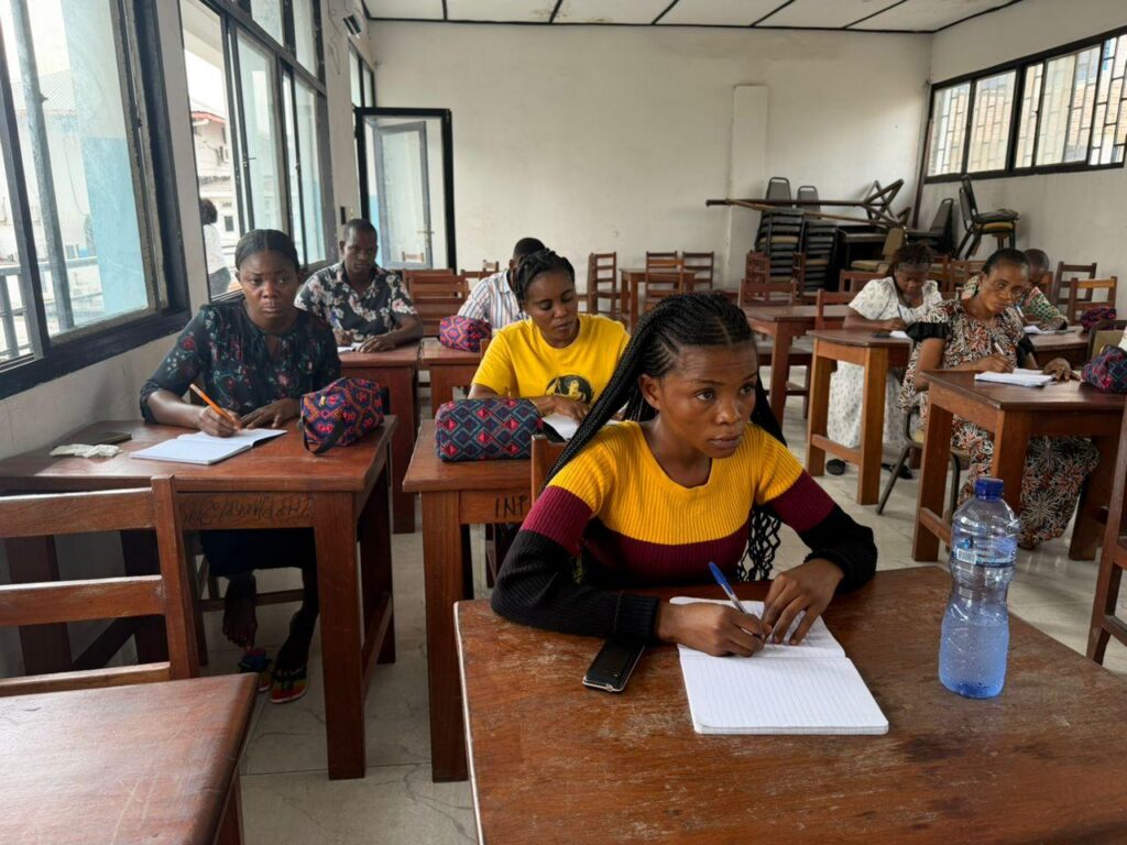fintex-Cours-francais-1-1024x768 RDC-Femme : Fiitex en partenariat avec Fonarev poursuit la formation de la langue française pour ses 12 apprenants