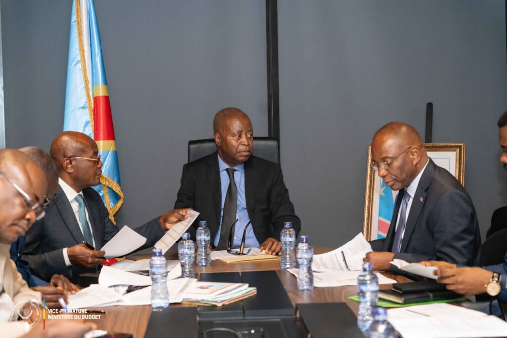 1002829733-1024x683 (Retro) Budget 2027 : le VPM Adolphe Muzito Fumutshi tire les rideaux des arbitrages budgétaires avec la satisfaction des parties prenantes