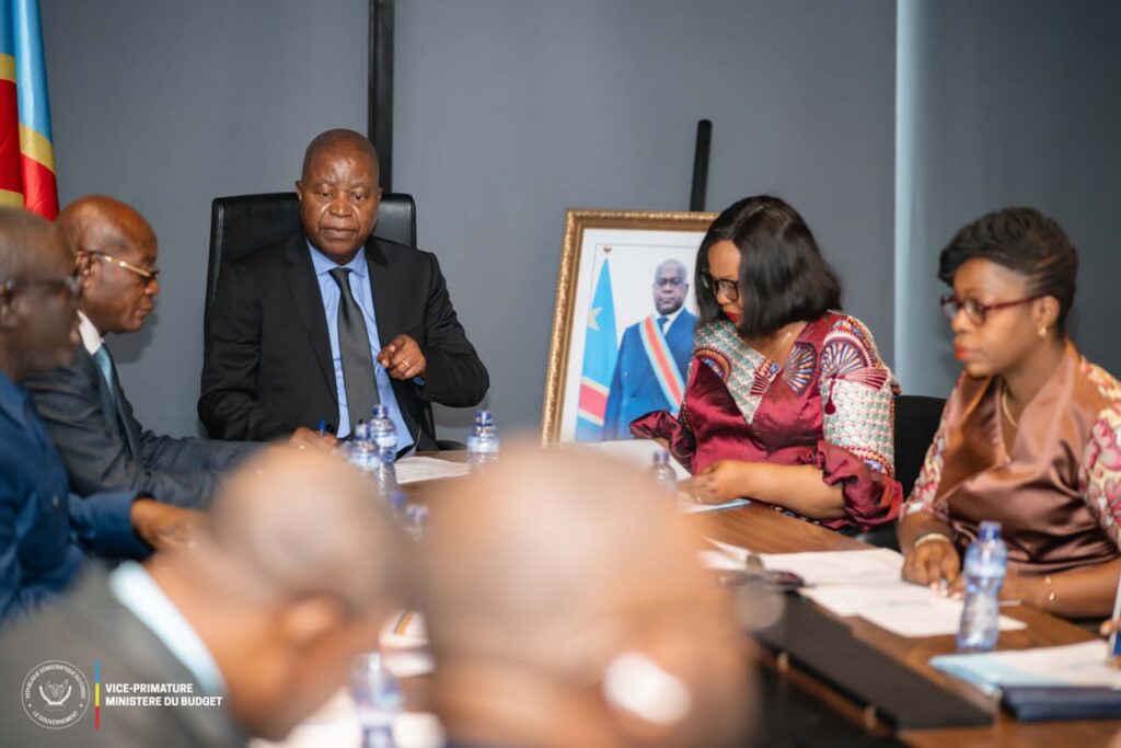 1002829735-1024x683 (Retro) Budget 2027 : le VPM Adolphe Muzito Fumutshi tire les rideaux des arbitrages budgétaires avec la satisfaction des parties prenantes
